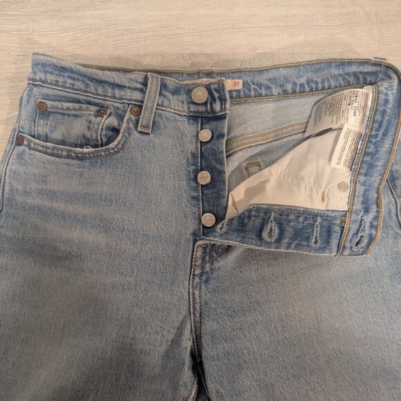Levi's Light Wash Distressed Jeans - Picture 6 of 16
